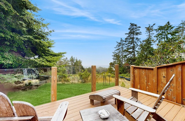 Serene, ocean view, hillside home w/grill + shared pool, sauna, tennis courts