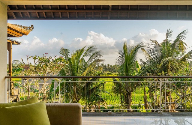 Serene private villa surrounded by rice fields only minutes to Ubud Market