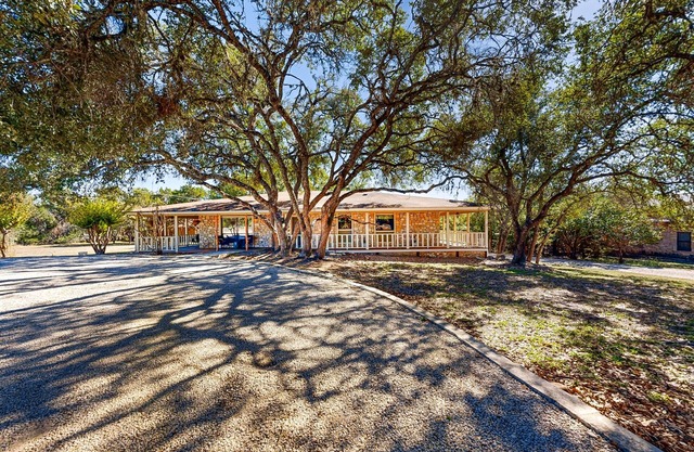 Serene property with two living spaces and large outdoor space - dog-friendly