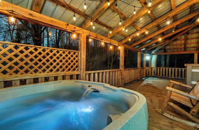 Fall Foliage! Private Fire Pit! Hot Tub! Arcade!