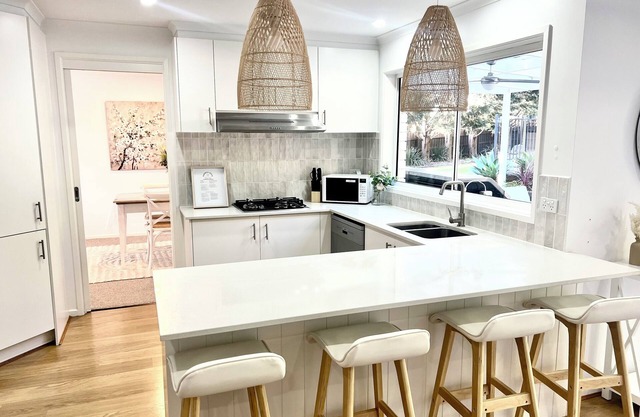 SERENITY STAYS: Best price for value - 5 min from beach, cafes and racecourse