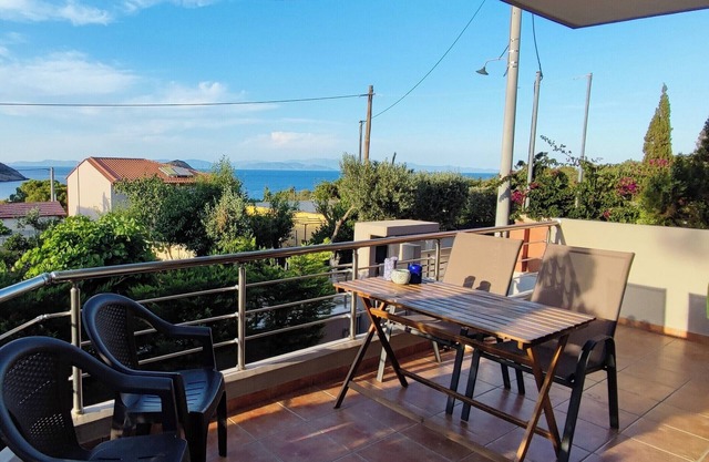 Villa con vista al mar - 1er piso apto.- mar a 180 m - Atenas 40 km. AMA 1785.