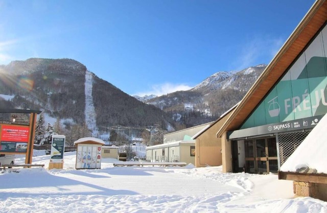 SERRE CHEVALIER: ¡100 metros VERDADEROS de las pistas de esquí!