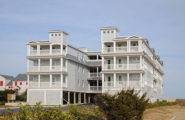 Siete Cs 402: Mejor nivel condominio, frente al mar, piscina comunitaria, comunidad de camino privado a la playa.