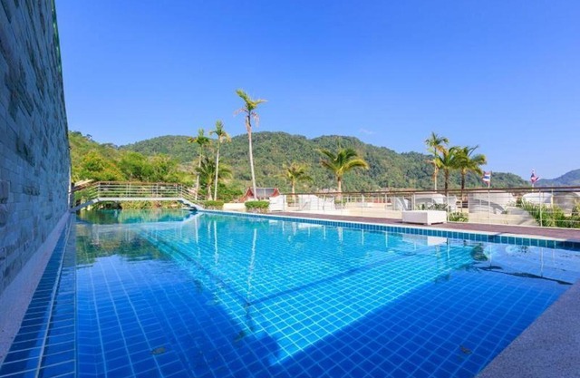Suite estándar con jacuzzi en Patong