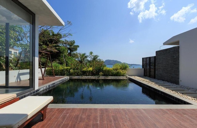 Estudio con vistas a la piscina en Patong