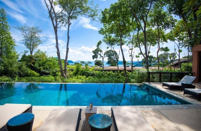 Villa de 3 dormitorios con piscina y vistas al jardín