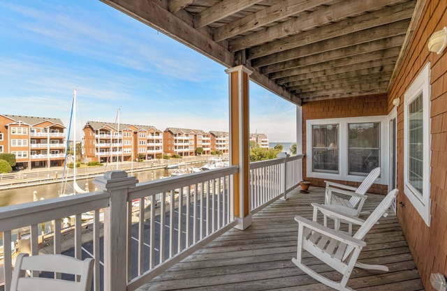 Shallowbag Bay 704: Dog-Friendly | Pool/Gym Access