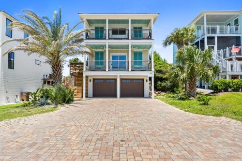Shangri La by Coastline Vacation Rentals