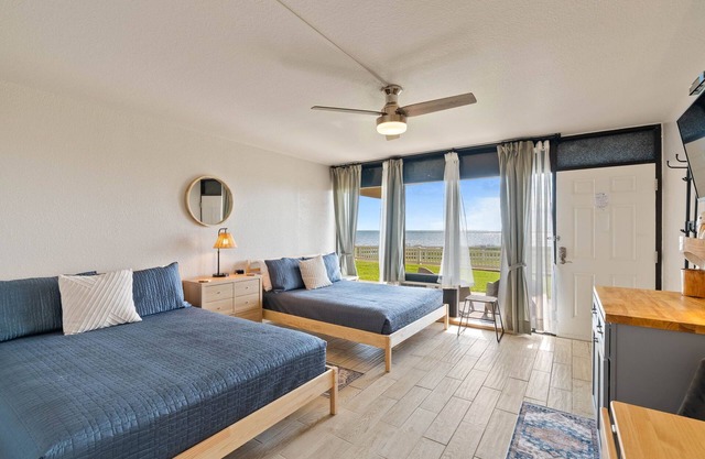 Shell Room – Cozy studio comfort with resort amenities on the bay