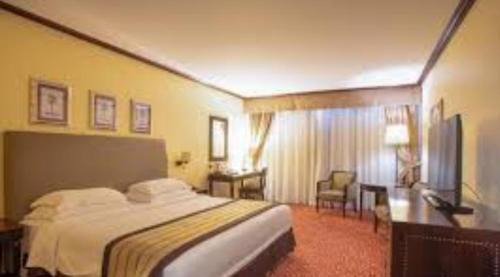 Sheraton,Serena,holiday Inn