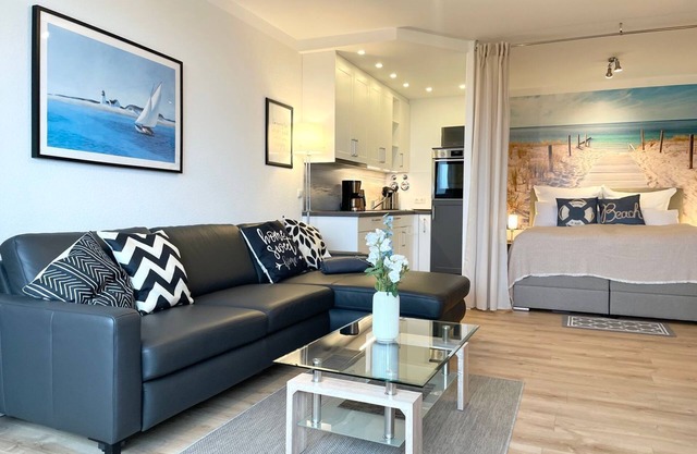 SHH3 - Fantastic vacation apartment with sea view, swimming pool and sauna -