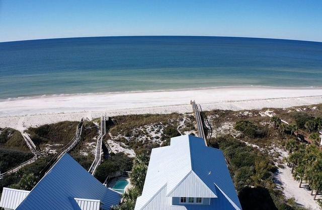 Shiny new luxury Gulf front w/ one acre lot, pool, elevator, beach gear