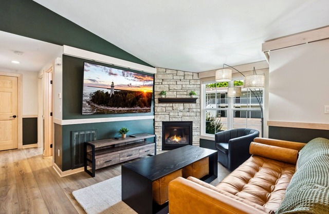 Shore Suite | Downtown Fish Creek ~ Dog-friendly