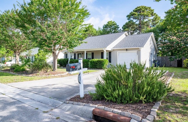Save 20% on Summer Stays! 907 Brewster Lane