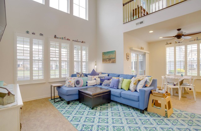 Shuttle to Beach: Millville Townhome w/ Porch