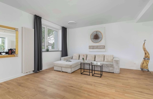 Siarczana 10 Cracow | Charming 3-Bedroom House | Cozy Terrace