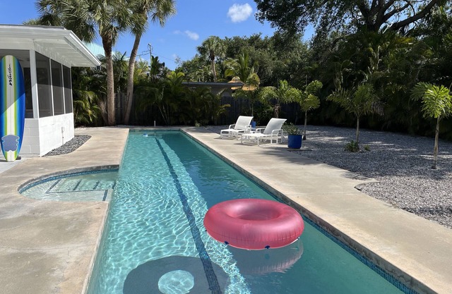 Siesta Key Gem! -50 'Piscina, jacuzzi y sólo una cuadra de la playa de Siesta Key!