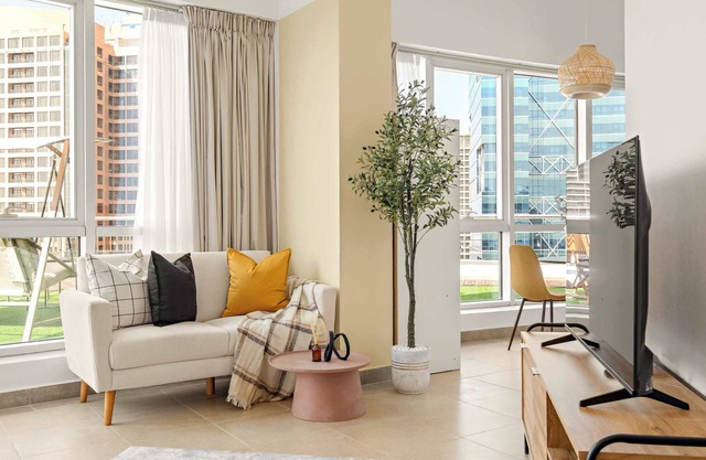 Silkhaus Large Studio | Madison Res. | High Floor