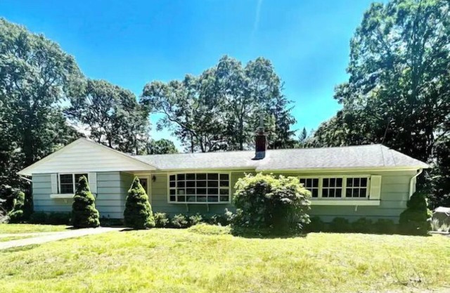 Silver Beach, 3 Bedroom cottage w/ pool