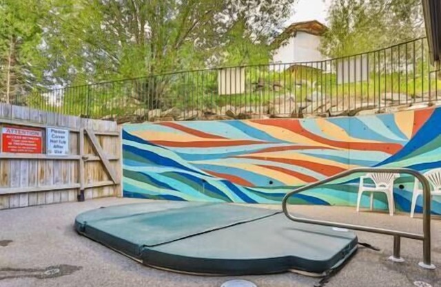 Silver Rock Studio with full kitchen and Queen bed