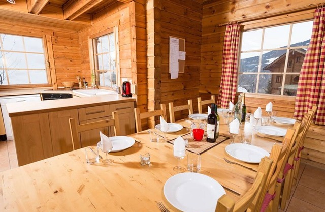 Simone - Chalet tradicional de madera cercano a pistas y centro, ideal para 12 personas