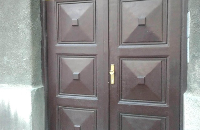Piso sencillo y tranquilo en el centro de la ciudad.