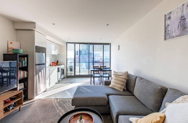 Simple Comfort - 2BR Apartment in Carlton