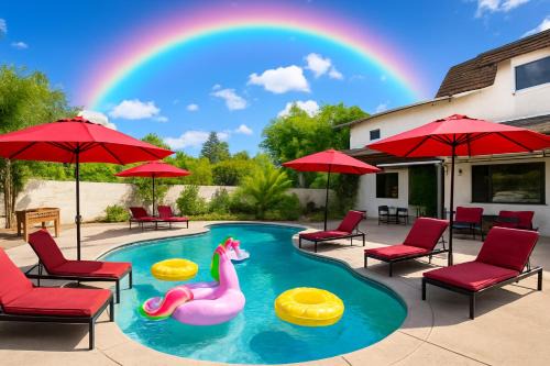 SinCity BEST LOCATED HOME -Las Vegas CONVENTION & 3 mi STRIP or FREMONT - POOL