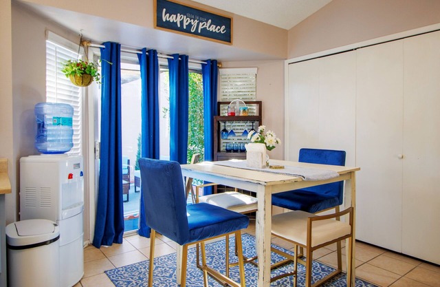 Single-level 3BD 2BTH home w/HotTub, WiFi, 4 Smart TVs