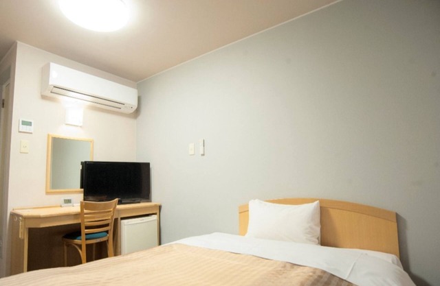 Single nonsmoking 2 people use double bedfre / Fujieda Shizuoka