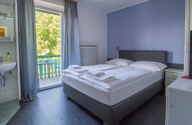 Single room with balcony and lake view - Gästehaus Libelle