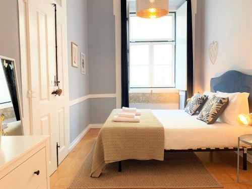 SJ2DeE Heart of Baixa NEW AIR CONDITIONING Spacious 2 apts 4br2ba