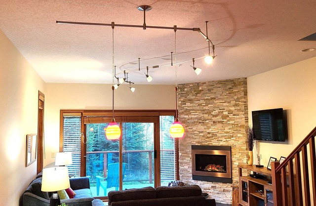 Ski In / Ski Out 2 bdrm + den, 3.5 bath, 3 level townhome