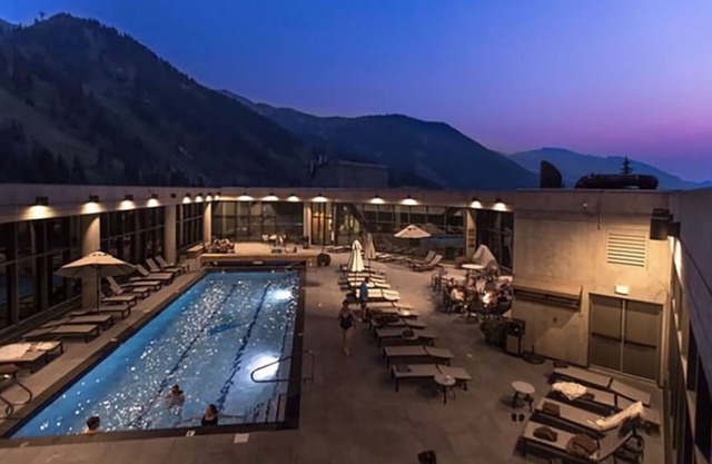 🎿 Ski-In/Ski-Out Bliss at Cliff Lodge: Where Adventure Meets Luxury! 2-Bedroom
