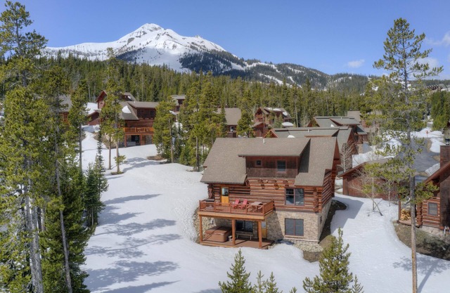 Ski-In / Ski-Out Powder Ridge Cabin en el hermoso cielo grande