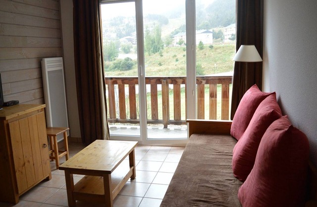 Apartamento T3 a pie de pistas con balcón y parking privado