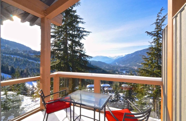 Espléndido nivel 3, casa adosada de 3 dormitorios en lo alto de Whistler Mountain en The Bluffs