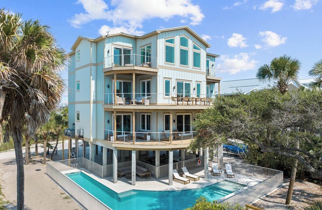 Skinny Legs: Stunning 10 BR Beachfront Home- Priv. Pool, Arcade Games, Sleeps 32