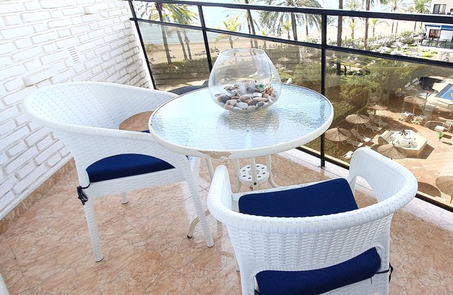Skol 203 - 1-Bedroom Apartment in Edificio Skol with Enviable Sea Views