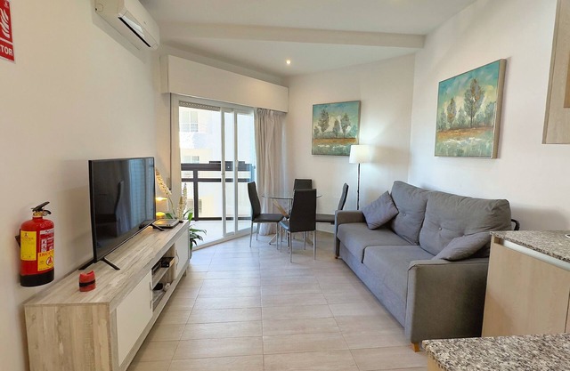 Skol 350 - Renovated 2-Bedroom Apartment in Skol Marbella