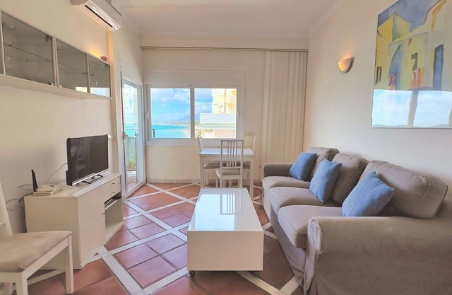 Skol 536 - Great One Bed Apartment with Wonderful Sea View.
