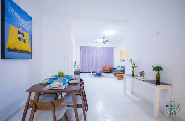 Sky Peak (9pax) ホ ー ム ス テ イ @ JB City Homestay