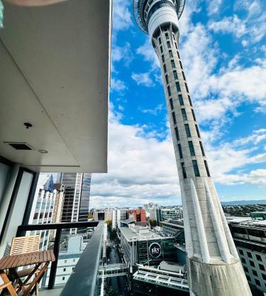 Sky Tower Panorama Suite Luxurious Apartment
