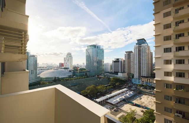Skyline Stay in Araneta Cubao w/ Karaoke & Netflix