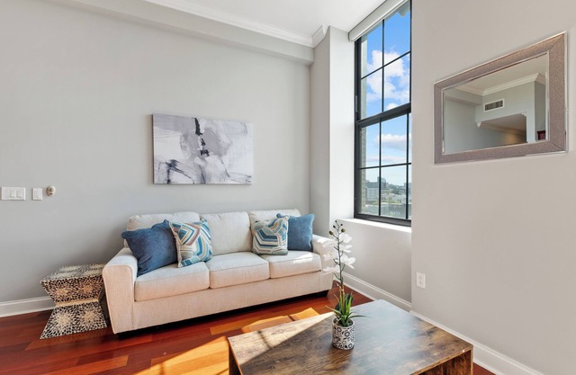 Sleek 1BR w/ Rooftop Amenities