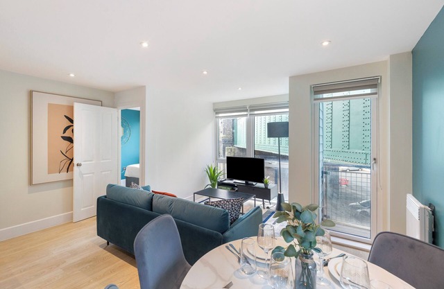 Sleek and Modern 2-BR / 1 mile to Borough Market