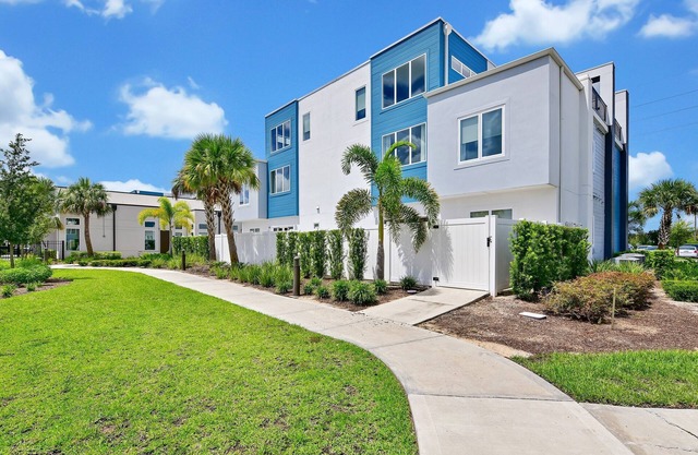 Stylish Condo w/Resort Amenities - 7740-1-202
