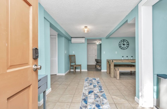 Sleep a Group of 7 in this Spacious Galveston Studio - Minutes to Beach!