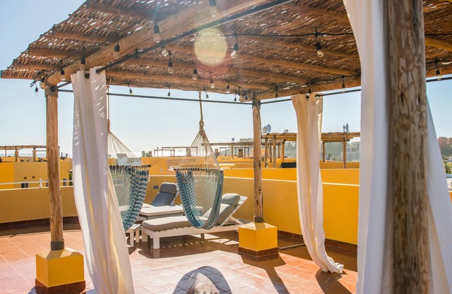 Sleeps 12 PRIVATE ENTERTAINING PATIO and Rooftop Deck Top-bottom 2 Condos